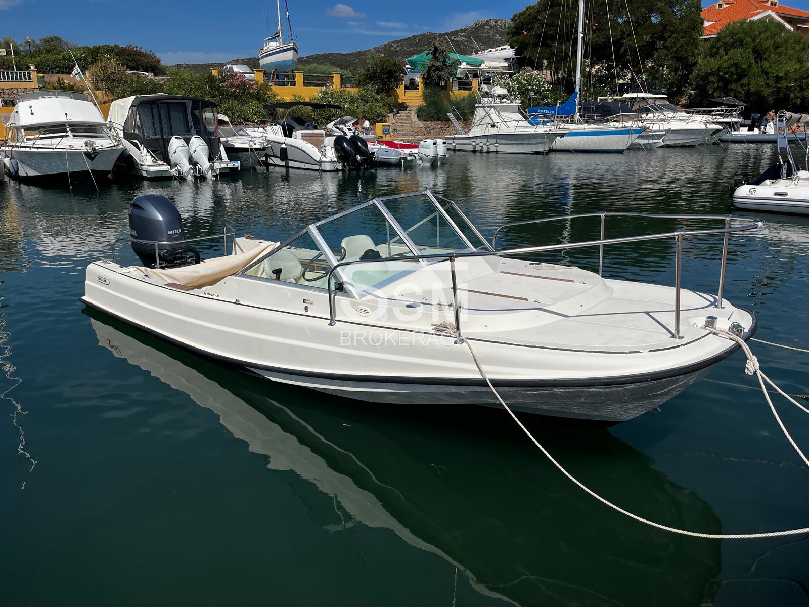 Boston Whaler Revenge 21